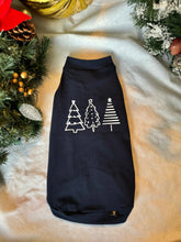 Charger l'image dans la galerie, Chandail  RUFFLES - Trio de sapins sur fond marine