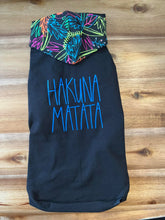 Charger l'image dans la galerie, Camisole capuche PRÊT À PARTIR - Hakuna Matata BLEU