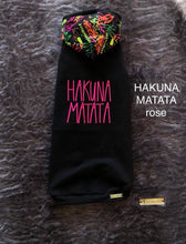 Charger l'image dans la galerie, Camisole capuche PRÊT À PARTIR - Hakuna Matata Rose
