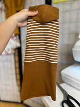 Charger l'image dans la galerie, Chandail long à capuche curve - Caramel &amp; rayé
