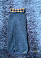 Charger l'image dans la galerie, Chandail long col chemise - Charcoal plaid jaune foncé