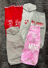 Charger l'image dans la galerie, T-shirt - Be Mine Valentine