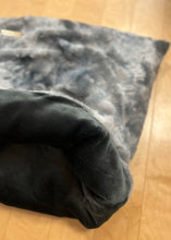 Charger l'image dans la galerie, Sleepybag- Gris chamois &amp; charbon ( intérieur) PRÊT À PARTIR