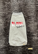 Charger l'image dans la galerie, T-shirt - Be Mine Valentine